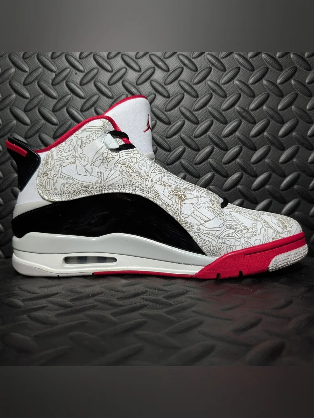 Jordan Dub Zero 'Varsity Red' laser bred 311046-160 size 12 .........(kp22)- no